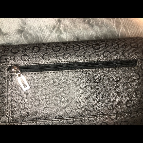 Guess Clutch Wallet - Picture 10 of 13